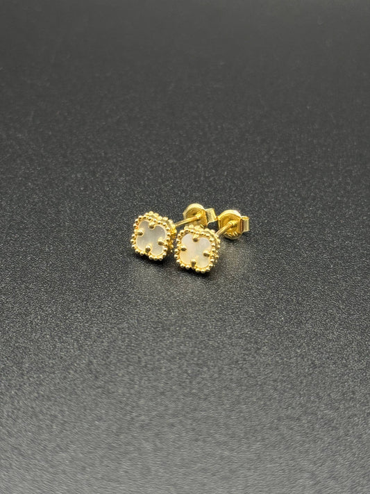 Earring white clover